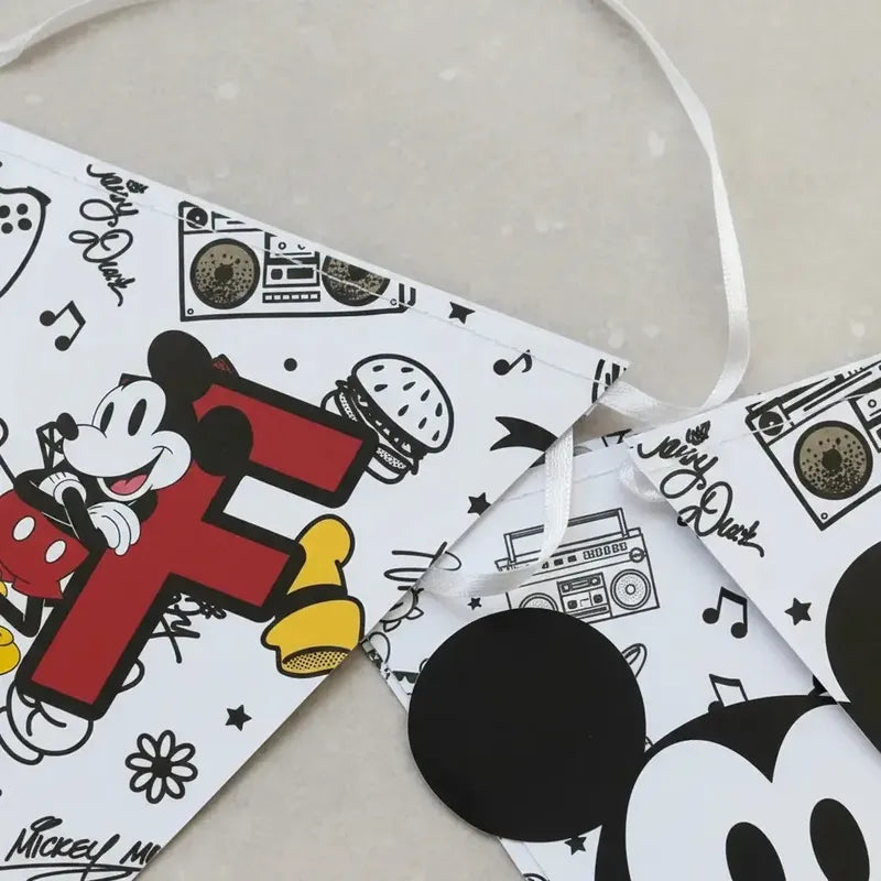 Guirnalda Decoración Mickey Mouse Cotillón Activarte Blanco Y Negro Con Detalles Rojo Y Amarillo Mickey Mouse Blanco Negro Con Detalles Rojo Amarillo