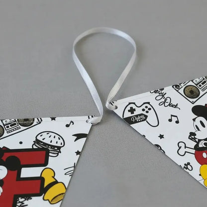 Guirnalda Decoración Mickey Mouse Cotillón Activarte Blanco Y Negro Con Detalles Rojo Y Amarillo Mickey Mouse Blanco Negro Con Detalles Rojo Amarillo
